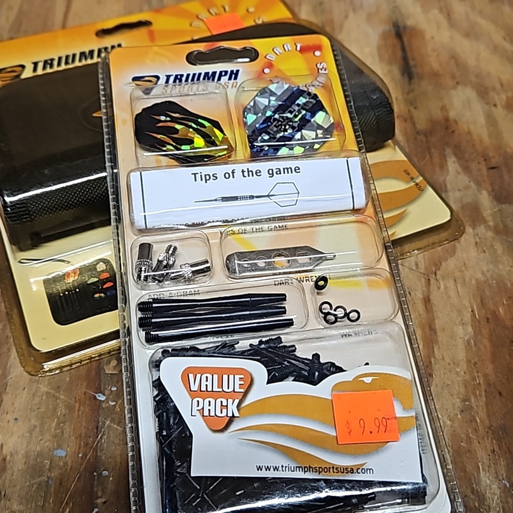 TRIUMPH Dart Case and dart repair Kit - Picture 5 of 7